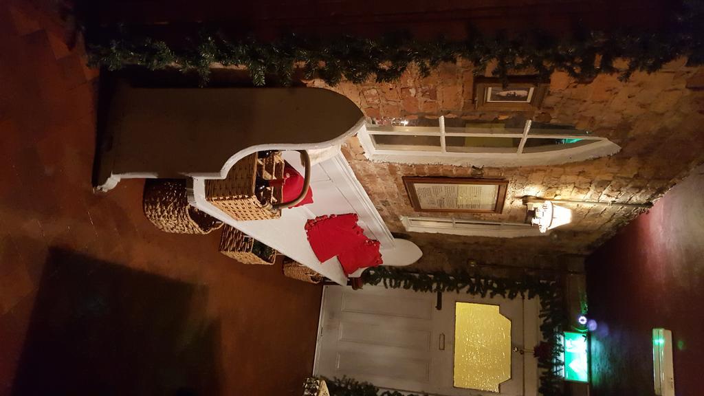 Finnegans Hostel And B&B Accommodation Трали Экстерьер фото